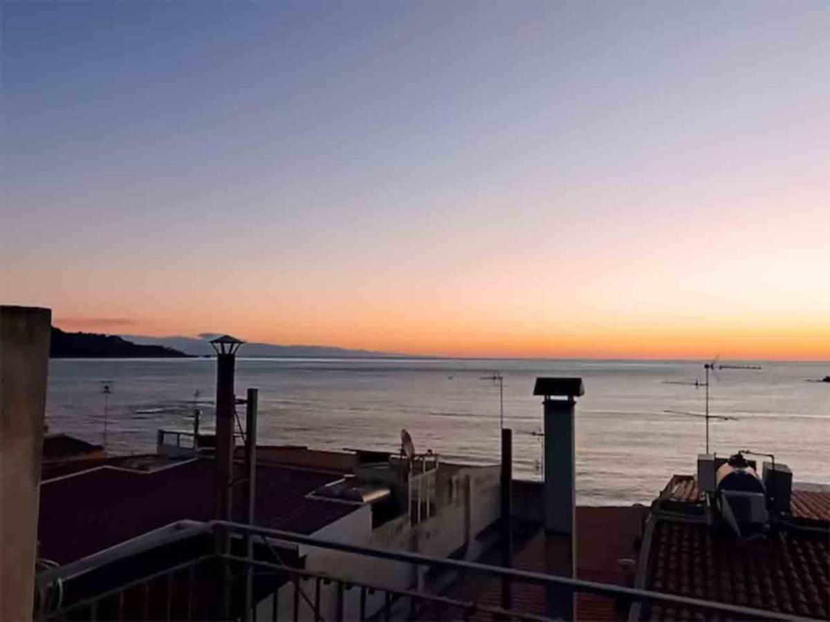 Naxos 101 Apartment A Due Passi Dal Mare Giardini Naxos Exteriör bild